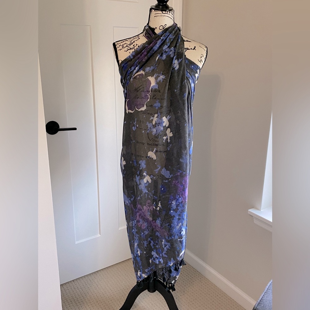 NWOT BEACH SCARF, Peter Som, versatile and gorgeous